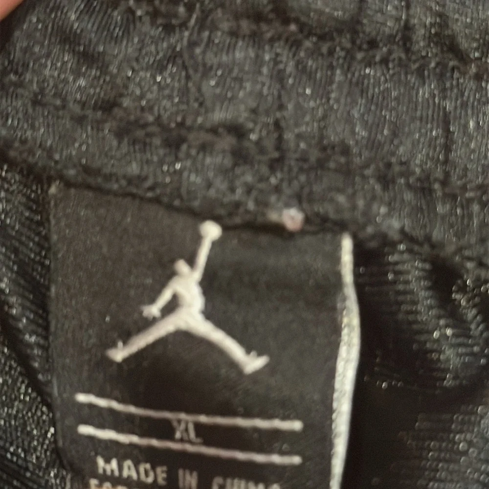 Jordan Black Basketball Shorts in Boys Size X Large - Picture 2 of 3